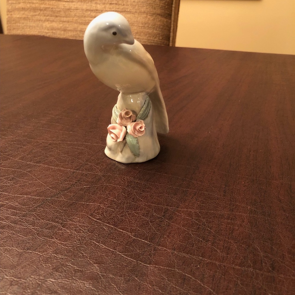 Bird small statue